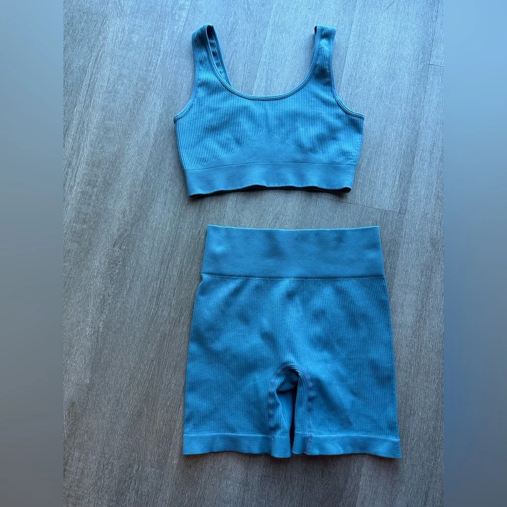 Blue Ribbed Seamless Workout Set (Sports Bra + High-Waisted Shorts) 💙 - Picture 3 of 6